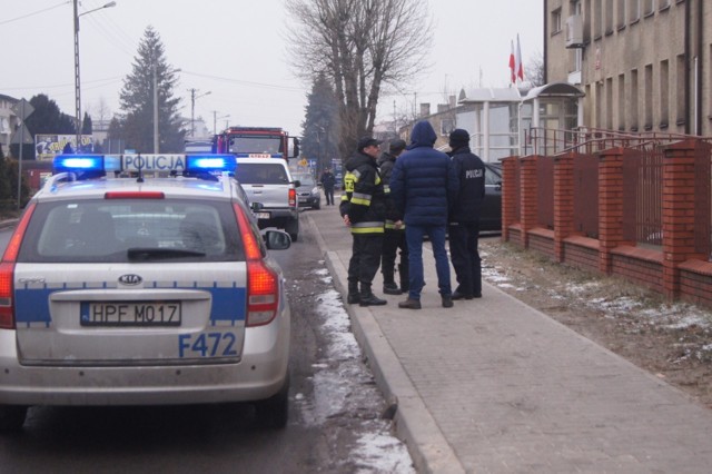 Alarm bombowy w Urzędzie Skarbowym w Radomsku.100 osób ewakuowanych