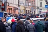 Plac Zamkowy w Lublinie: obrazy, porcelana, biżuteria. Tłumy na Lubelskiej Giełdzie Staroci. Zobacz fotorelację