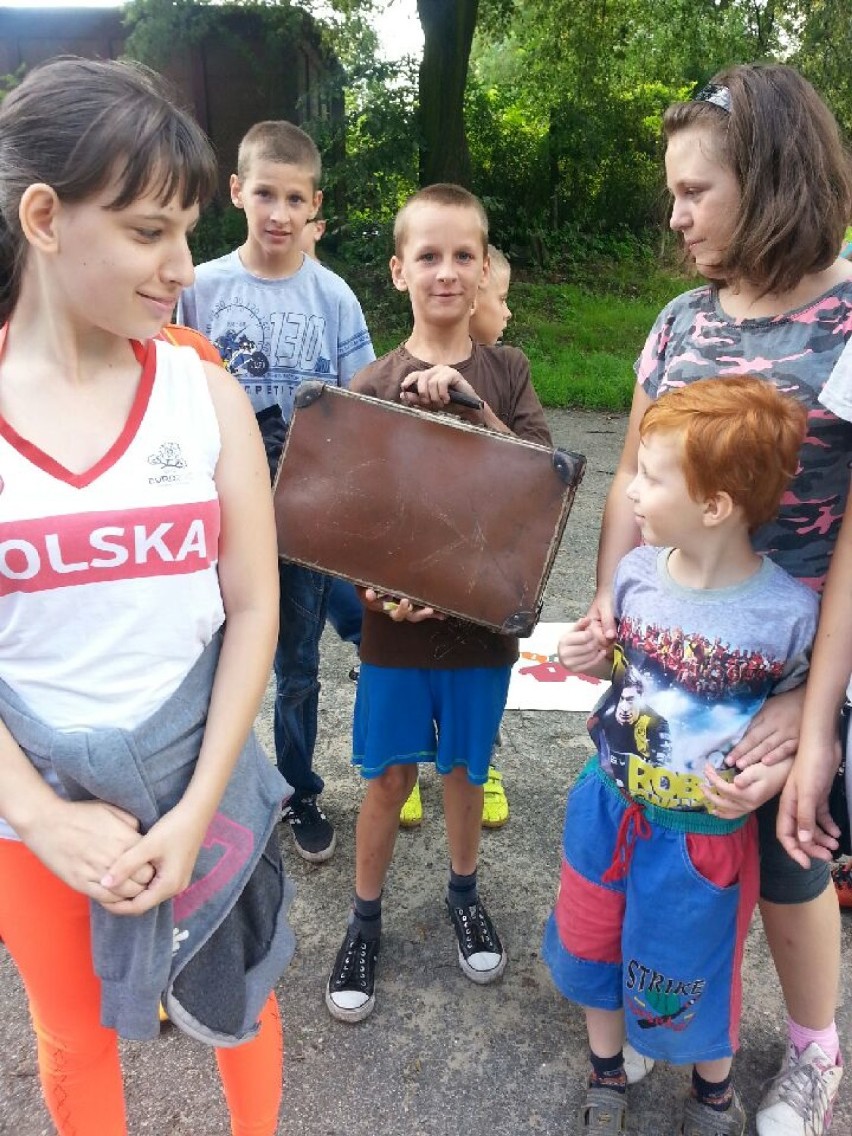 Wakacje 2016: Koloniści z SP nr 10 odwiedzili chorzowksi skansen i szukali skarbu Goduli