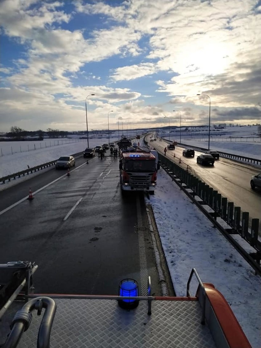 Trudne warunki na drogach naszego powiatu! Wypadki pod Pelplinem i na autostradzie [ZDJĘCIA]