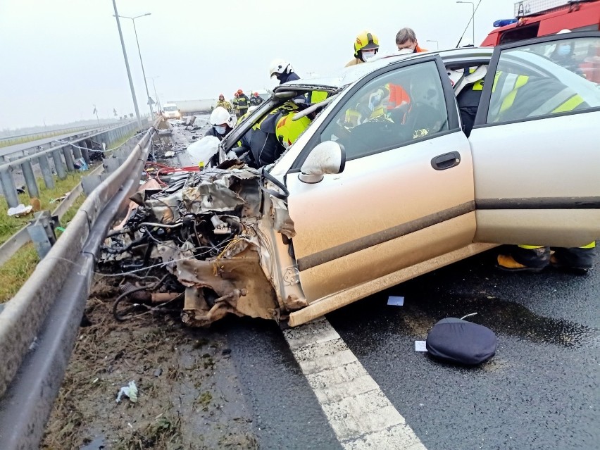 Koszmarny wypadek na trasie S1 w Pyrzowicach. Zderzył się...