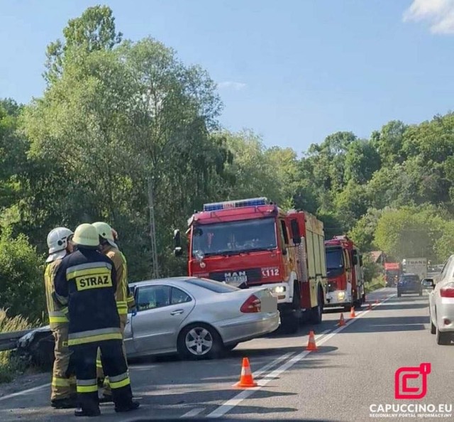 Dwa samochody osobowe zderzyły się w poniedziałek 5 czerwca na DK 75 w Czchowie