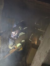 Pożar w domu w Unisławiu. Ogromne zadymienie w budynku mieszkalnym. Zdjęcia