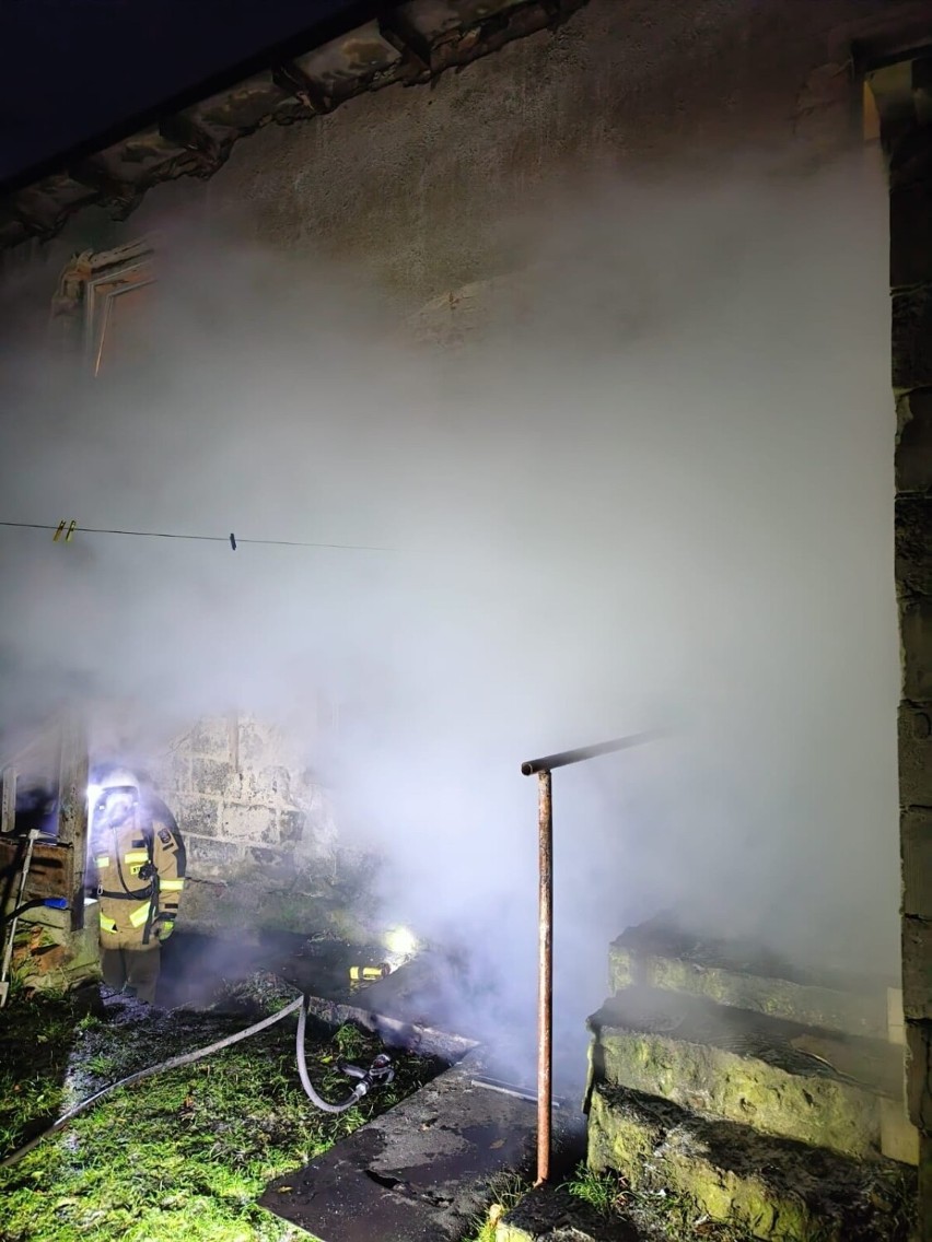 Ogień w domu w Unisławiu zauważono w czwartek rano...