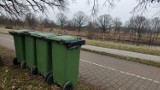Wrocław rozstawia kosze na śmieci na wałach przy Odrze. Mieszkańcy: przydałyby się też w innych miejscach!