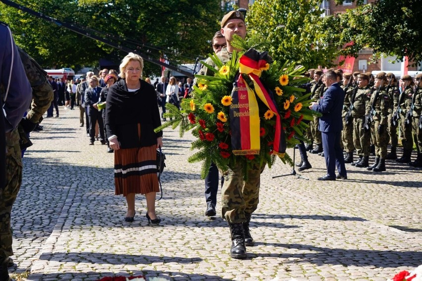 Obchody 83. rocznicy wybuchu II Wojny Światowej na placu...