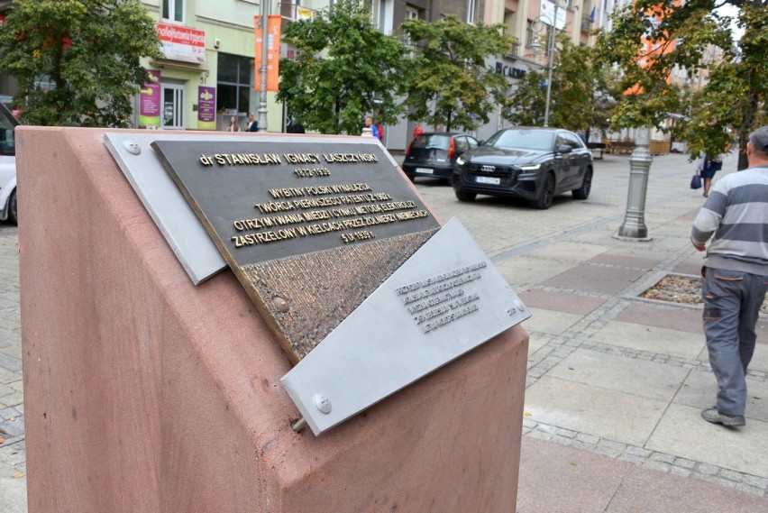 Nowy pomnik w centrum Kielc, upamiętniono wynalazcę [ZDJĘCIA] 