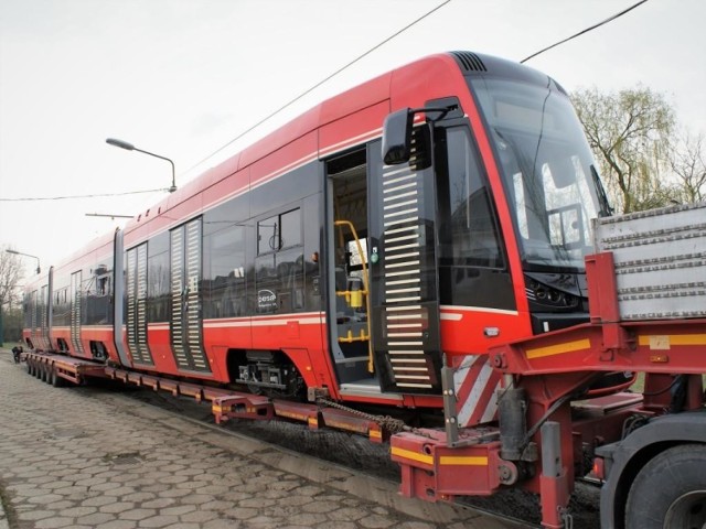 Do Katowic dotarł ostatni z 35. nowych tramwajów Pesy. Tramwaje Śląskie  zamówiły dodatkowo jeszcze pięć kolejnych wagonów | Katowice Nasze Miasto