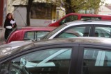 Za granicą strefy parkowania w Lublinie: Zastawione chodniki i zablokowane dojazdy