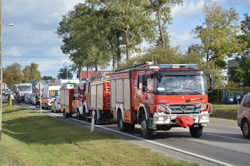 Malbork. Wypadek na alei Wojska Polskiego [ZDJĘCIA]. Ciężarówka wjechała w kolumnę samochodów