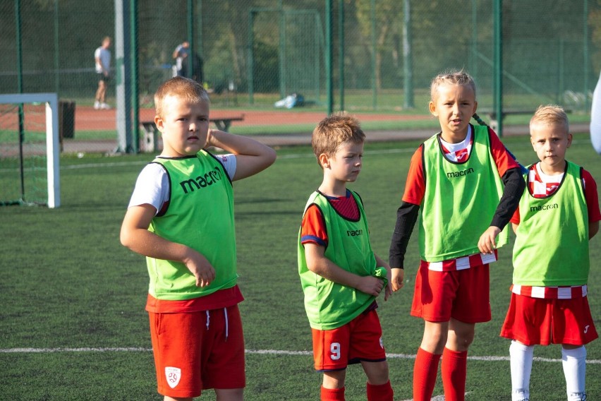 Festiwal piłki nożnej w Obornikach. Młodzi zawodnicy APO wybiegli na boisko [ZDJĘCIA]