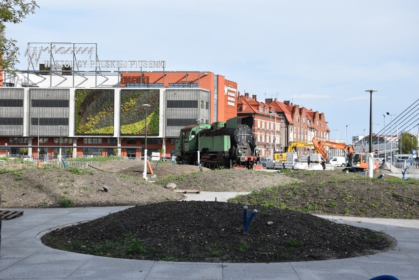 Zakończenie prac przy przebudowie placu dworcowego w Opolu...
