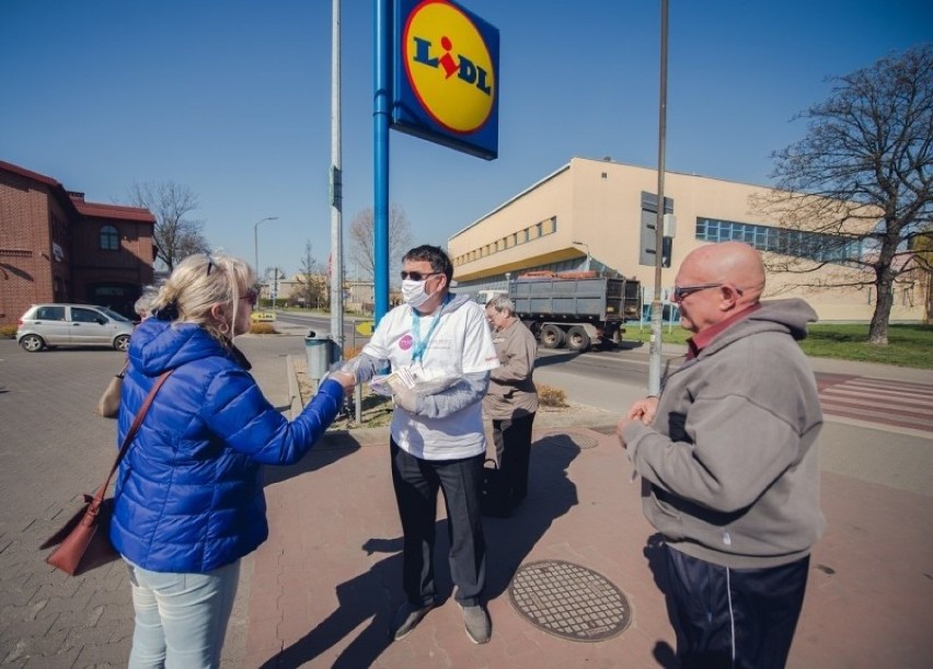 W ramach akcji "Seniorzy szyją maseczki dla Seniorów"...