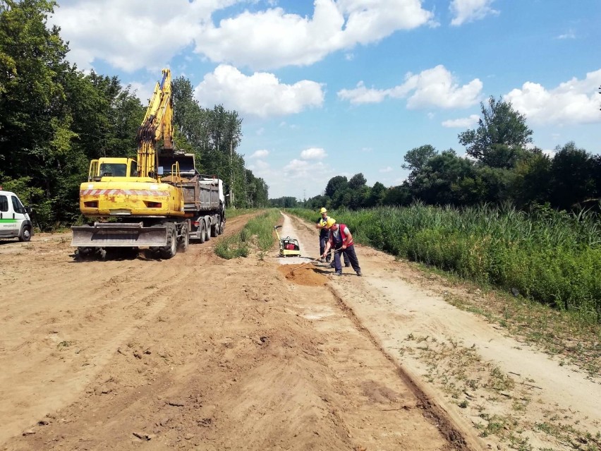 Rurociąg na Białołęce gotowy. Popłynął nim gaz. Co z drzewami, które miały być na górze?