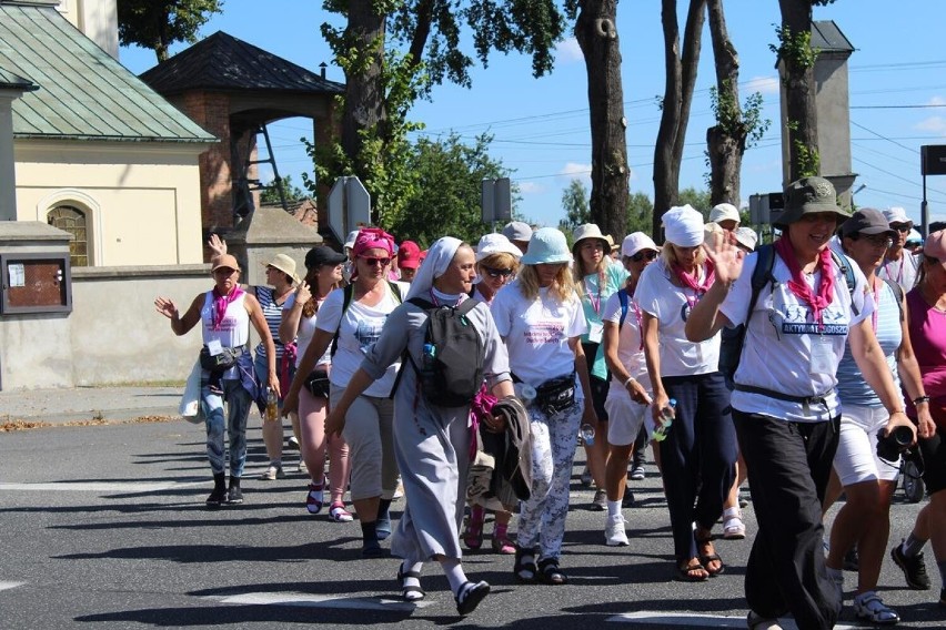 Mieszkańcy Czarnożył przywitali pieszą pielgrzymkę z Włocławka 