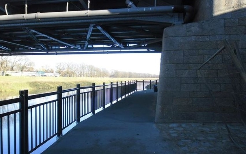 Ścieżka dla rowerów pod mostem Jagiellońskim już gotowa