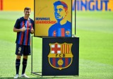 Robert Lewandowski powitany na Camp Nou! Warszawiak zagra z "dziewiątką" na plecach