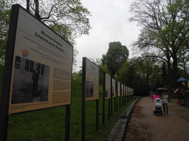 W parku Chrobrego jest nowa wystawa o pionierach miasta.
