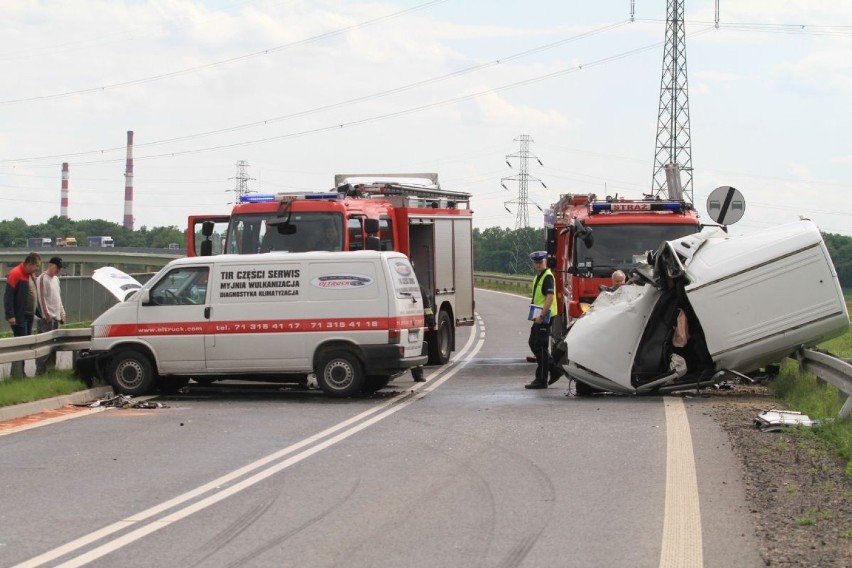 Groźny wypadek na Wschodniej obwodnicy Wrocławia (ZDJĘCIA)