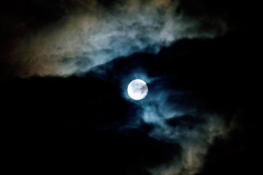 Robaczy Księżyc - niezwykła pełnia księżyca 28 marca 2021...