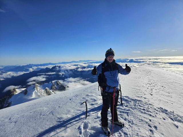 Tomasz Wróbel na szczycie Mont Blanc. Czuł wtedy i zmęczenie, i duże wzruszenie.