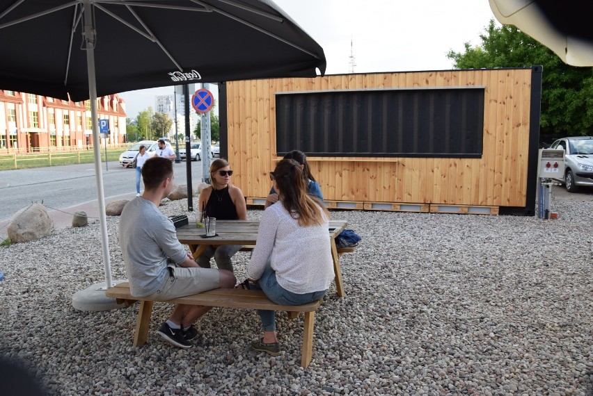 Streat Food Młynowa. Przed oficjalnym otwarciem miejscówka pełna gości [zdjęcia]