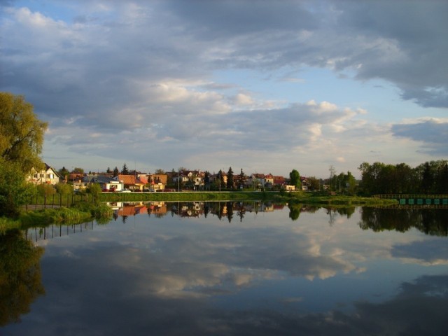 Wokół zalewu w Kazimierzy Wielkiej władze zamierzają wybudować ścieżki rowerowe, place zabaw i skate park.