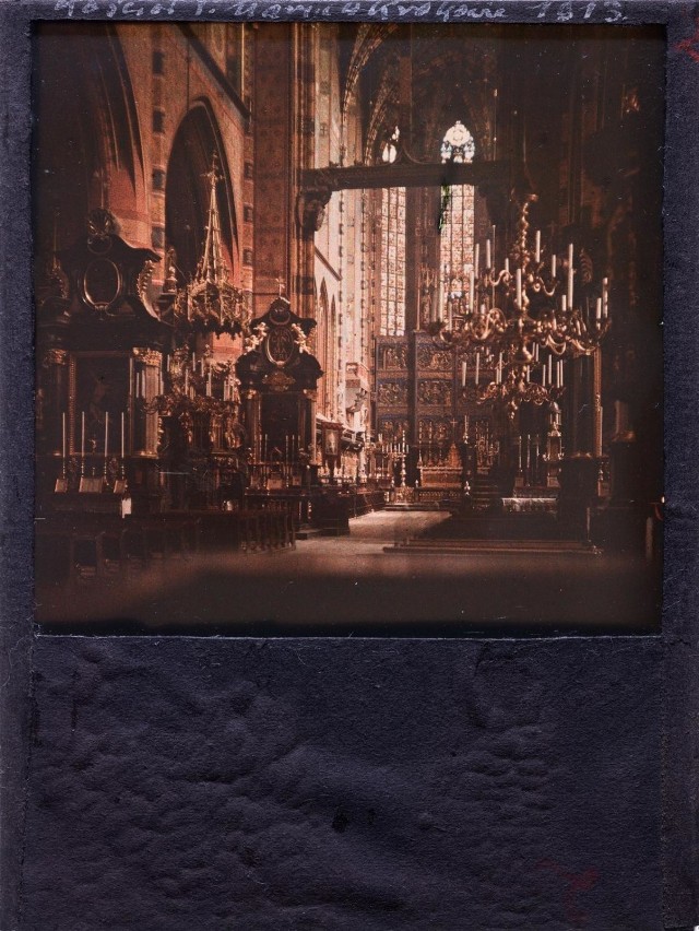 Jeden z najstarszych barwnych wizerunków ołtarza Wita Stwosza (1913 r.) i wnętrza kościoła Mariackiego