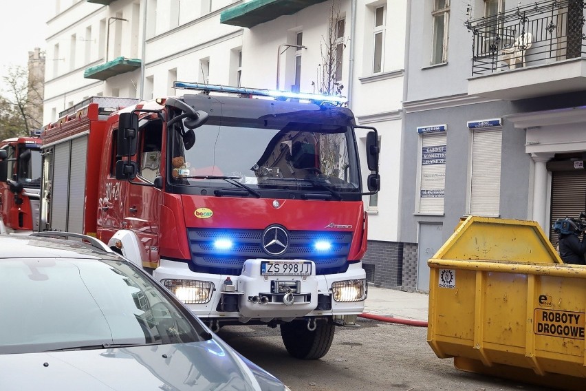 Trzy osoby nie żyją, dwie ranne. Tragiczny pożar w kamienicy w Szczecinie [NOWE INFORMACJE]