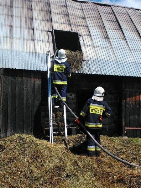 Pożar stodoły w Kosarzyskach. Osiem straży gasiło ogień