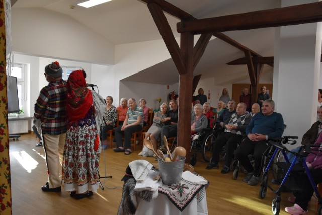 Przedstawienie teatralne w Domu Pomocy Społecznej w Prudniku