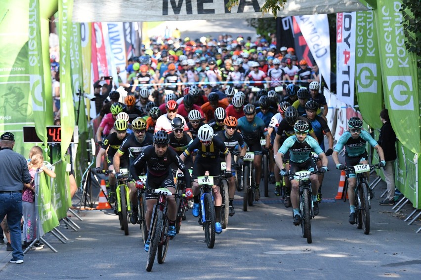 Kaczmarek Electric MTB w Żarach. Dziesiąty etap cyklu, na arcytrudnej trasie w Zielonym Lesie, odbył się przy pięknej pogodzie 