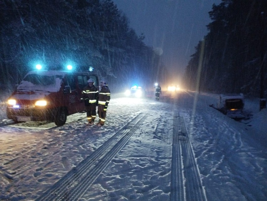 Trudne warunki na pomorskich drogach. Kolejny wypadek w...