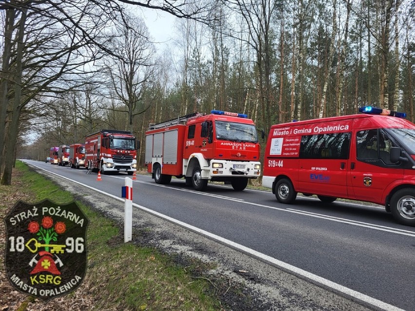 Aktualizacja: Wojskowa cysterna w rowie w miejscowości Porażyn. W akcji brały udział 23 zastępy, łącznie 69 strażaków! 