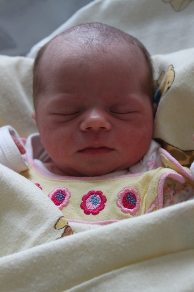 Emilia Błaszczyk, córka Marzeny i Rafała, urodziła się 18 lutego. Ważyła 2880 gramów.
