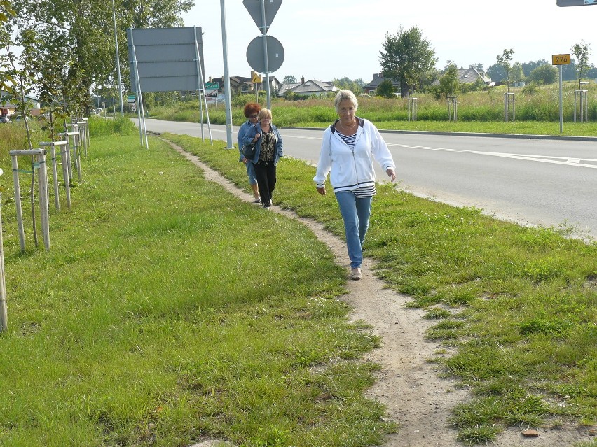 Rokitnica - Pruszcz Gd. Mieszkańcy Rokitnicy  walczą o 100 m chodnika