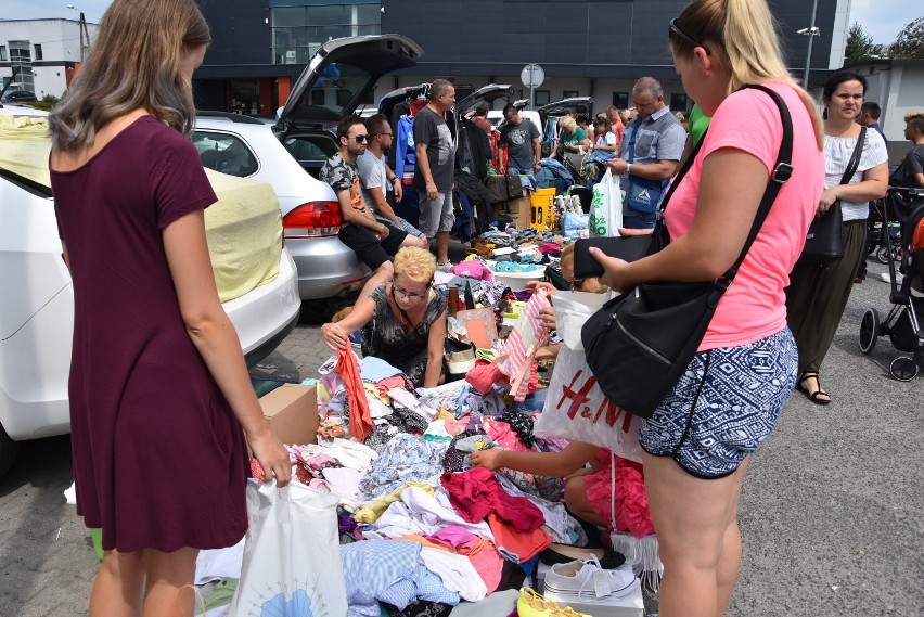 Wyprzedaż z bagażnika po raz drugi w Tarnowie [ZDJĘCIA]