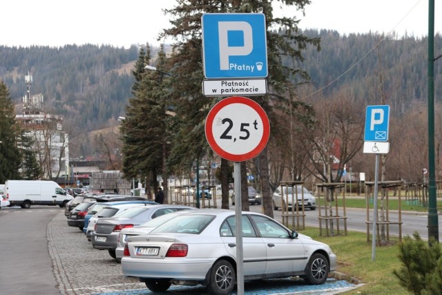 Zakopiańska Karta Mieszkańca ma wprowadzić korzystną ofertę parkingową dla mieszkańców, która będzie obowiązywała w Strefie Płatnego Parkowania w mieście pod Giewontem