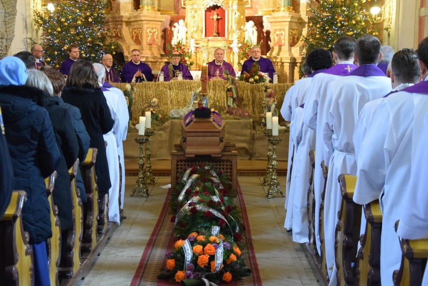 Msza żałobna odbyła się w kościele pw. św. Apostołów Piotra i Pawła w Krotoszynie