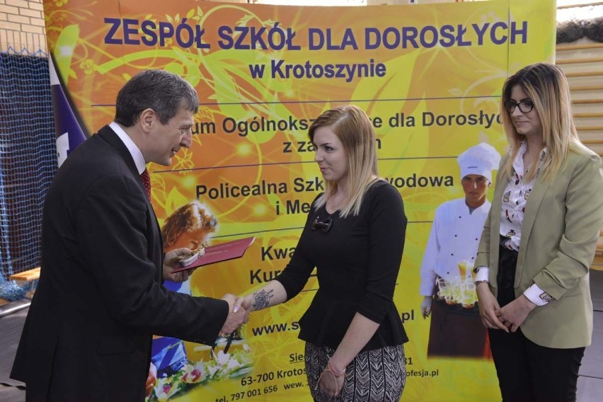 Krotoszyn: Pożegnanie absolwentów w Zespole Szkół dla Dorosłych "Profesja" w Krotoszynie [ZDJĘCIA]