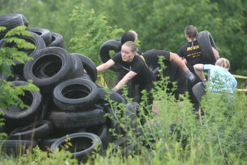 Runmageddon Silesia. Morderczy trening w Legendii - Śląskim Wesołym Miasteczku WIDEO