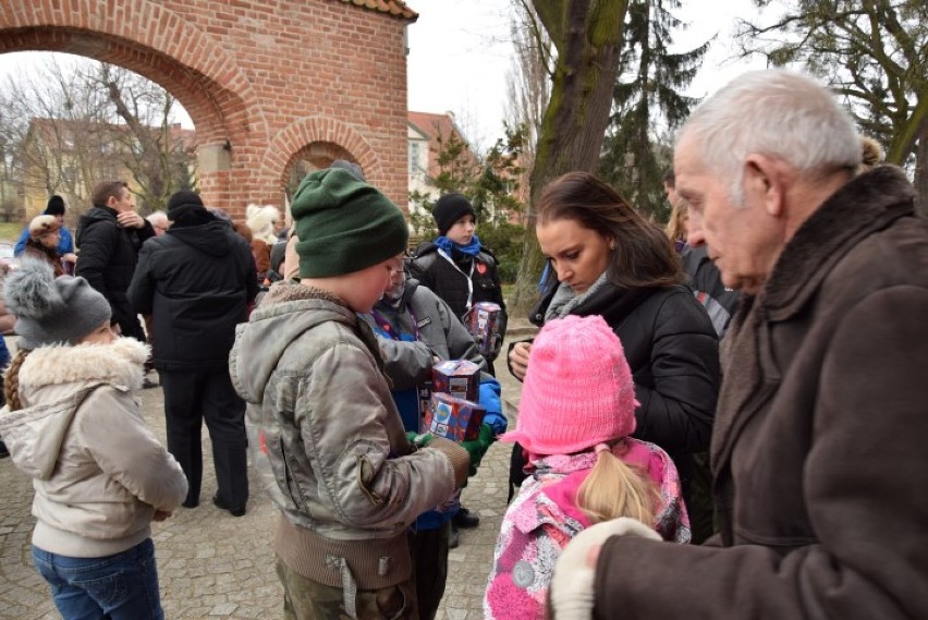 Pruszcz Gdański: 50 wolontariuszy od rana kwestowało dziś na rzecz Wielkiej Orkiestry Świątecznej Pomocy [ZDJĘCIA, WIDEO