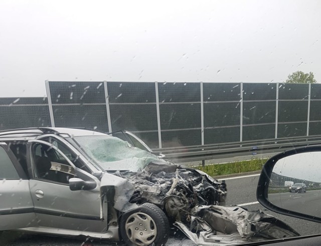 Wypadek na A4 pod Bochnią. Zdjęcie nadesłane przez czytelnika.