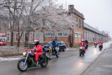 Tarnów. Motocyklowi Mikołaje przejechali ulicami miasta. Wieźli prezenty dla dzieci z placówek opiekuńczo-wychowawczych z Tarnowa [ZDJĘCIA]