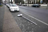 Wandale zniszczyli znaki drogowe ustawione na ulicy Katowickiej w Opolu
