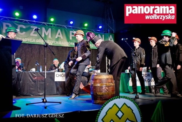 Tradycyjna górnicza karczma piwna zorganizowana w Starej Kopalni z okazji Barbórki w 2015 r.