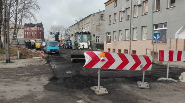 Dojazd na jedno z najważniejszych skrzyżowań w mieście jest zablokowany od Lotników i Wieniawskiego.