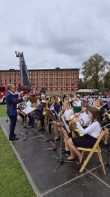 Skarbienice koło Żnina. Z siostrzaną pomocą Ukrainie. Koncert charytatywny Młodzieżowej Orkiestry Dętej "Kujawia" 