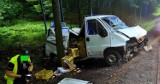 Wypadek w gminie Bobrowo w powiecie brodnickim. Kierowca uderzył w drzewo. Zdjęcia