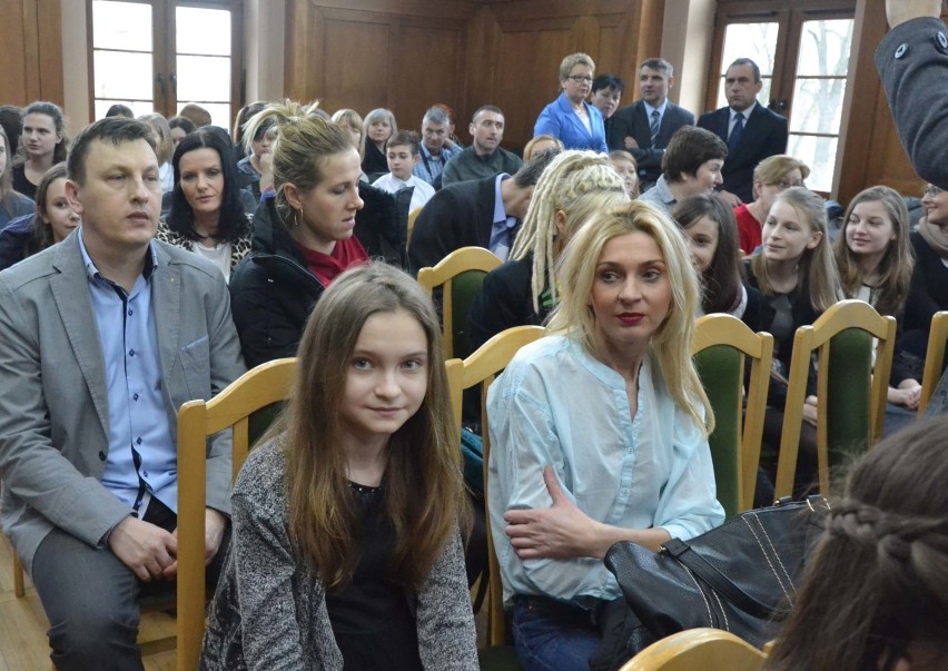 Stypendia burmistrza Malborka 2016 [ZDJĘCIA]. Uczniowie wyróżnieni za bardzo dobre wyniki w nauce